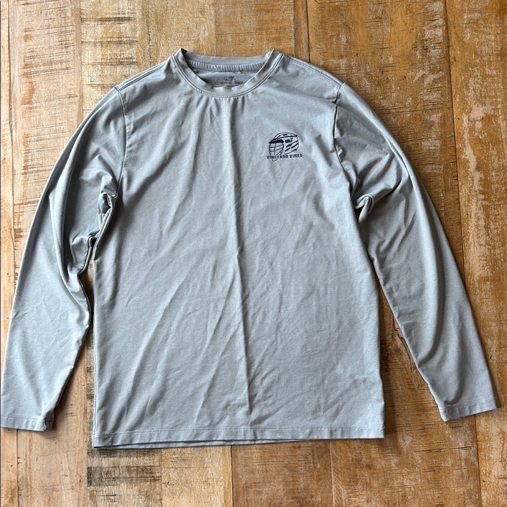 Vineyard Vines boys lacrosse performance shirt M(12-14)
